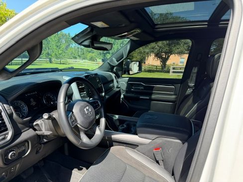 Used 2023 RAM 1500 Laramie AWD/4WD image 16