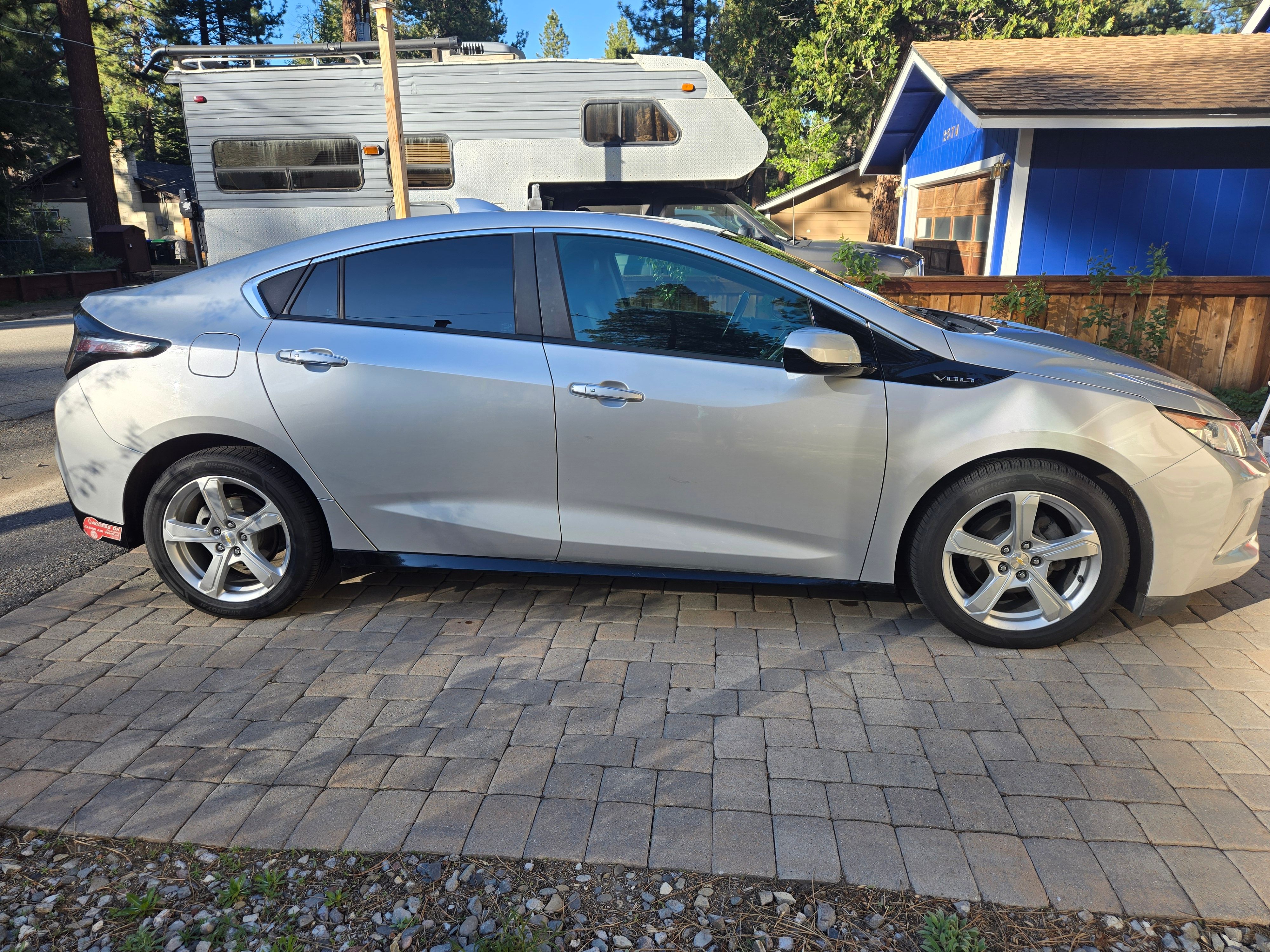 Used 2018 Chevrolet Volt LT w/ Comfort Package FWD image 1