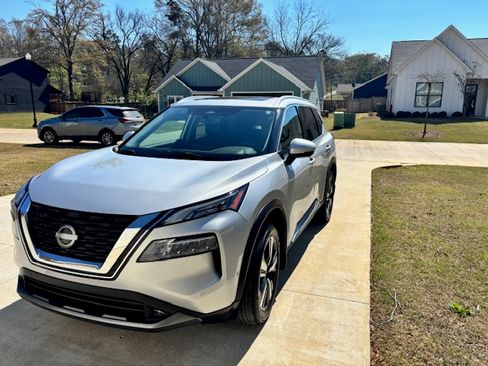 Used 2022 Nissan Rogue SL w/ SL Premium Package image 1