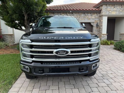 Used 2025 Ford F250 Platinum w/ Platinum Plus Package AWD/4WD image 2