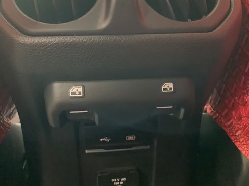 Used 2019 Jeep Wrangler Unlimited Sahara image 20