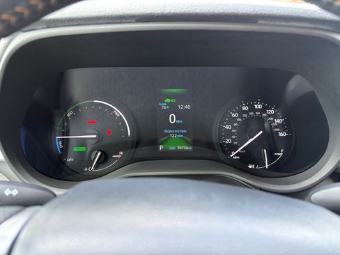 Used 2022 Toyota Sienna XLE Woodland Edition image 13