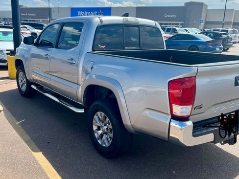 Used 2017 Toyota Tacoma SR5 w/ Tow Package RWD image 4