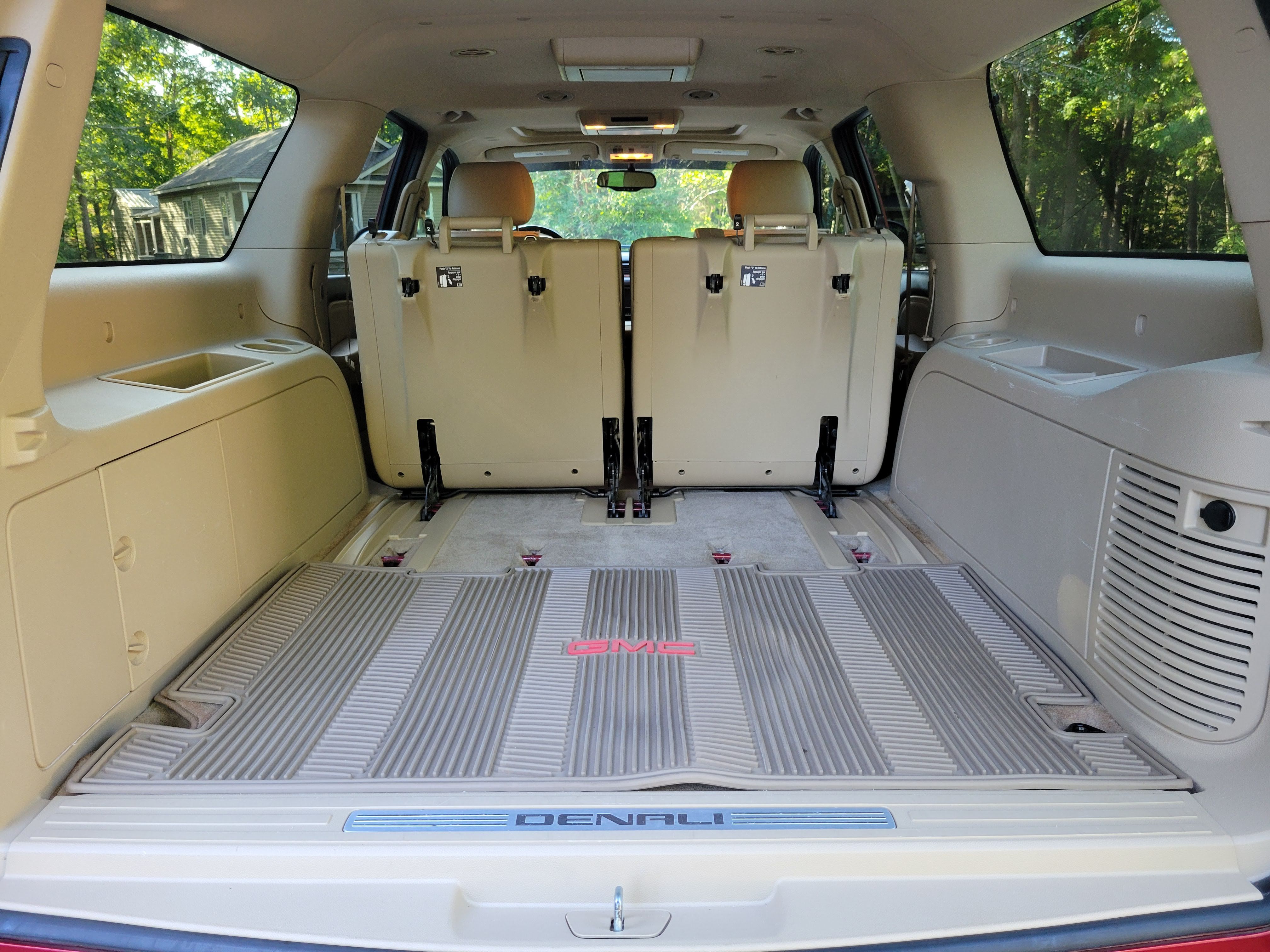 Used 2012 GMC Yukon XL Denali RWD image 32