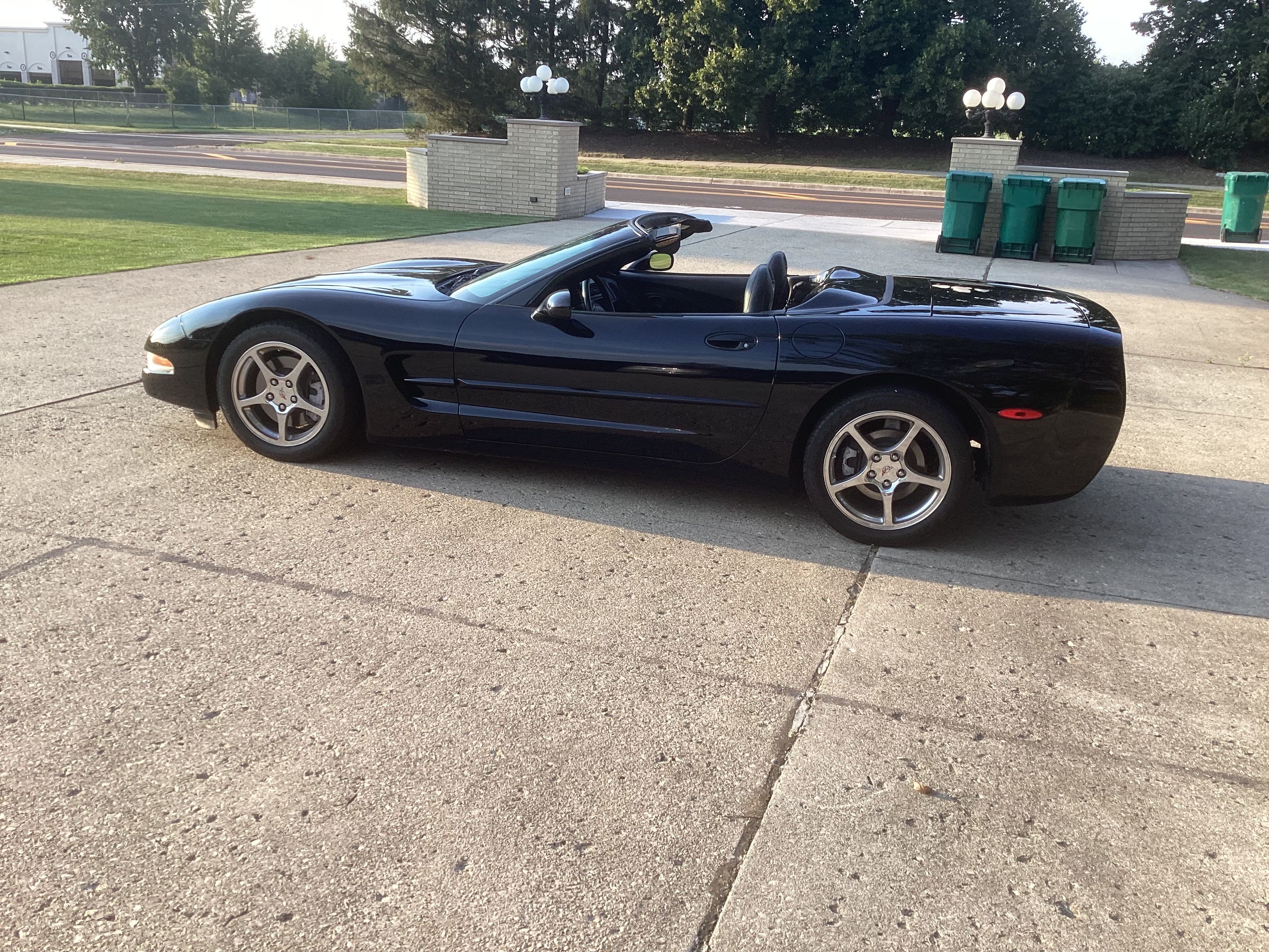 Used 2003 Chevrolet Corvette Convertible w/ Preferred Equipment Group1 RWD image 1