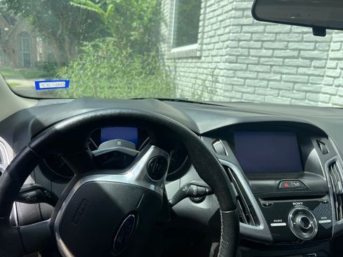 Used 2013 Ford Focus Titanium w/ Exterior Protection Pkg FWD image 11