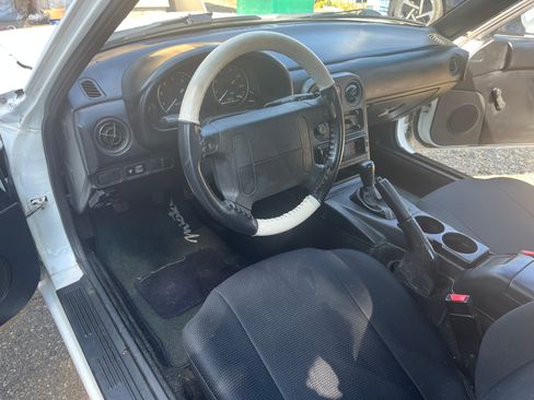 Used 1993 MAZDA MX-5 Miata RWD image 8