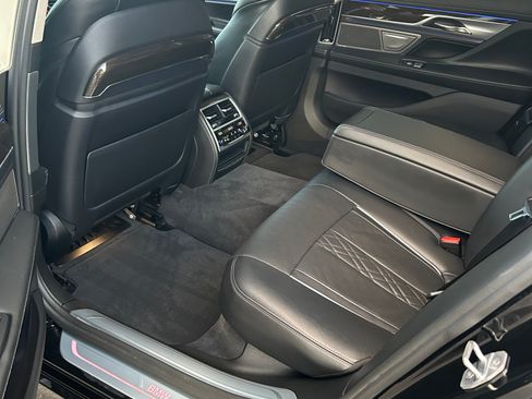 Used 2016 BMW 740i image 8