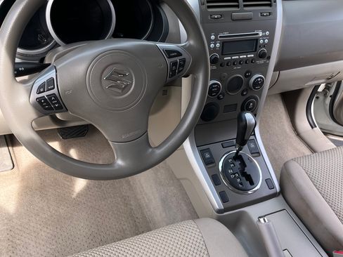 Used 2012 Suzuki Grand Vitara Premium image 8