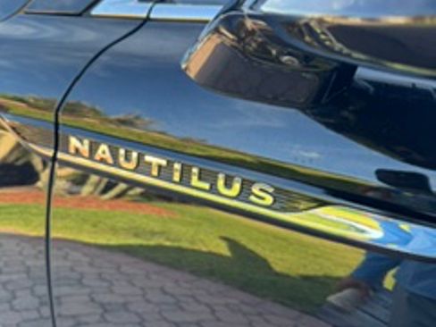 Used 2020 Lincoln Nautilus Reserve FWD image 2