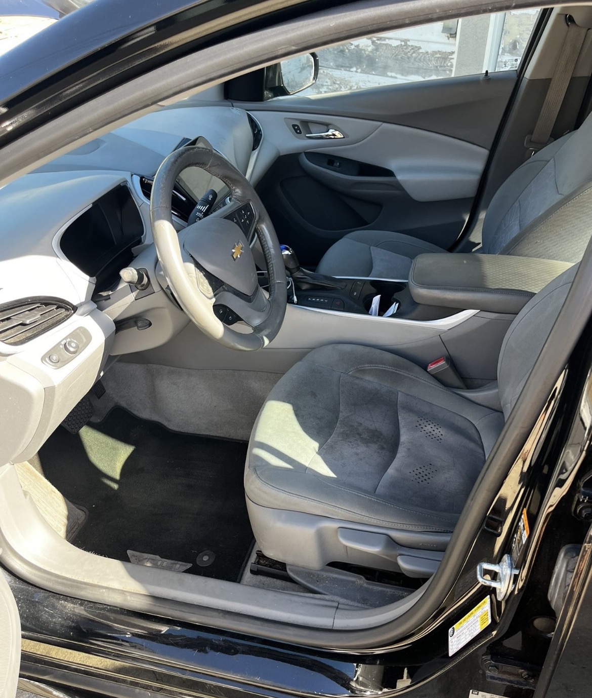 Used 2017 Chevrolet Volt LT w/ Comfort Package FWD image 9