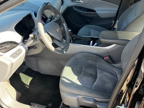 Used 2017 Chevrolet Volt LT w/ Comfort Package image 9