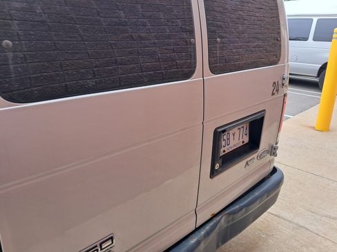 Used 2011 Ford E-350 and Econoline 350 XL image 4