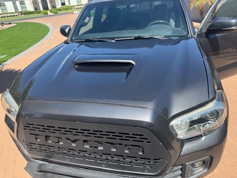 Used 2016 Toyota Tacoma TRD Off-Road image 9