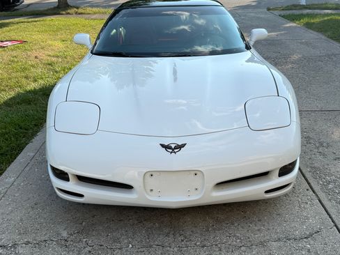 Used 2002 Chevrolet Corvette Coupe w/ Preferred Equipment Group2 RWD image 9