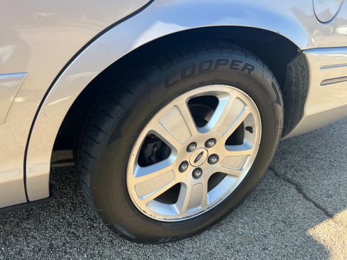 Used 2004 Ford Crown Victoria LX image 6