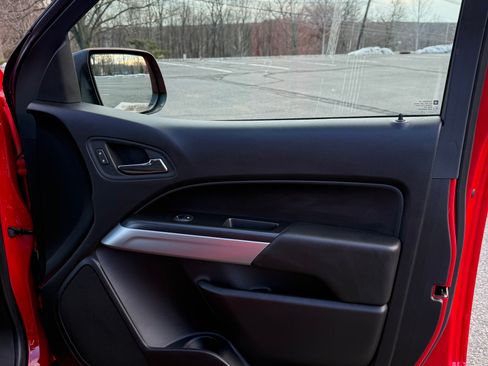 Used 2019 Chevrolet Colorado LT w/ LT Convenience Package image 8