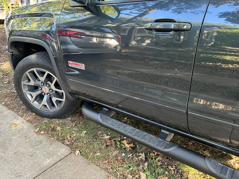 Used 2018 GMC Sierra 1500 SLT w/ All Terrain Package image 5