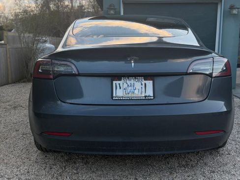 Used 2020 Tesla Model 3 Standard Range Plus image 4