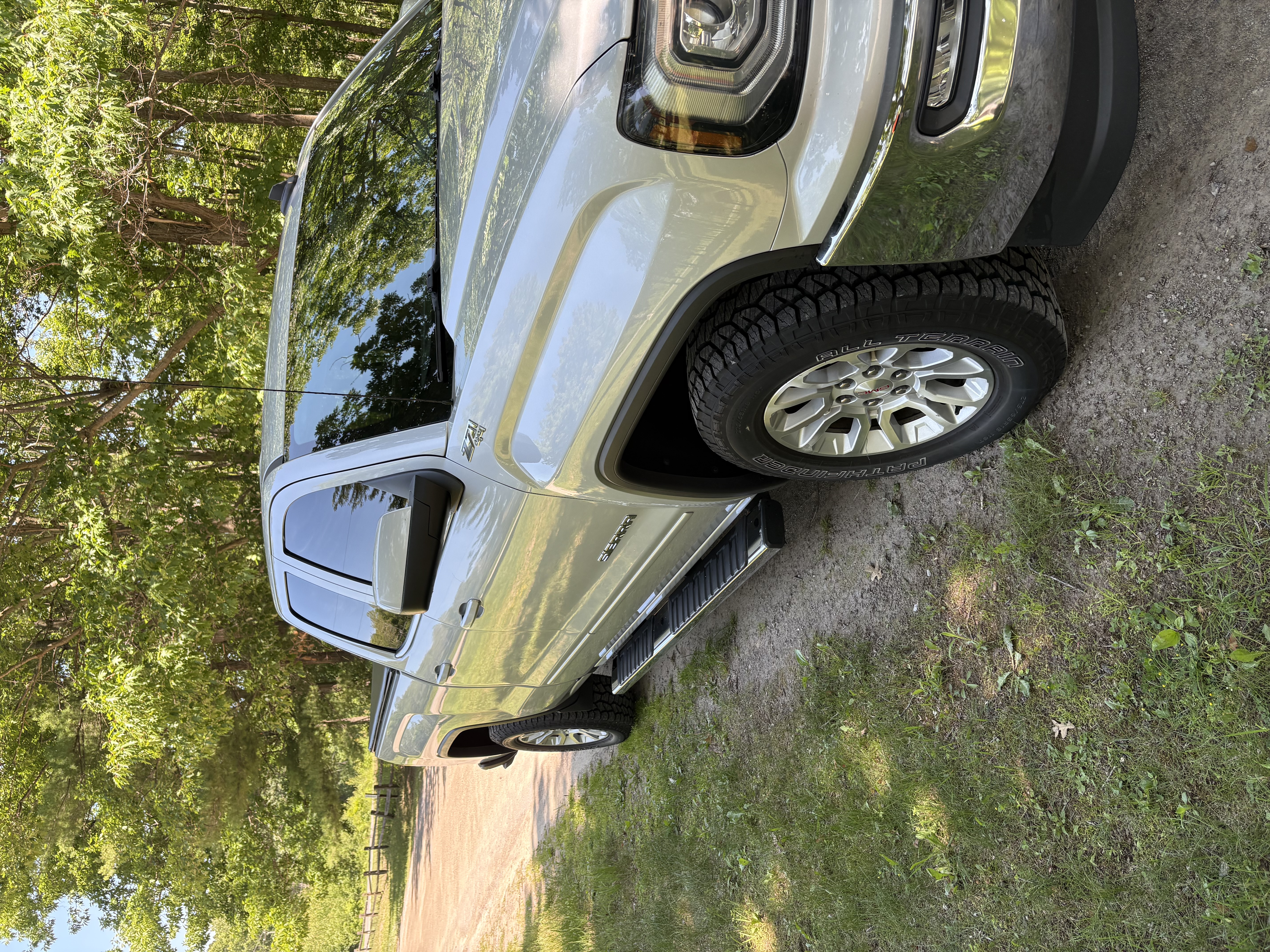 Used 2019 GMC Sierra 1500 SLE w/ SLE Value Package AWD/4WD image 2