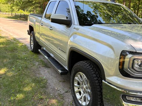 Used 2019 GMC Sierra 1500 SLE w/ SLE Value Package AWD/4WD image 2
