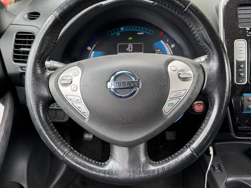 Used 2013 Nissan Leaf SV w/ LED & Quick Charge Pkg FWD image 10