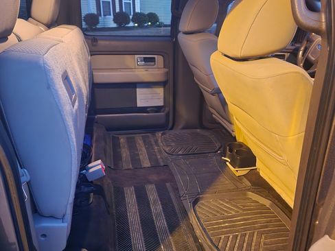 Used 2010 Ford F150 XLT image 11