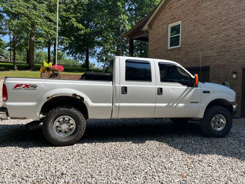 Used 2004 Ford F250 XLT AWD/4WD image 5