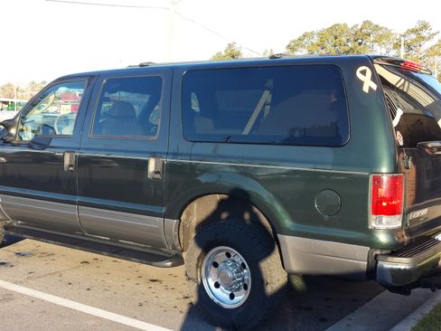 Used 2004 Ford Excursion XLT image 6