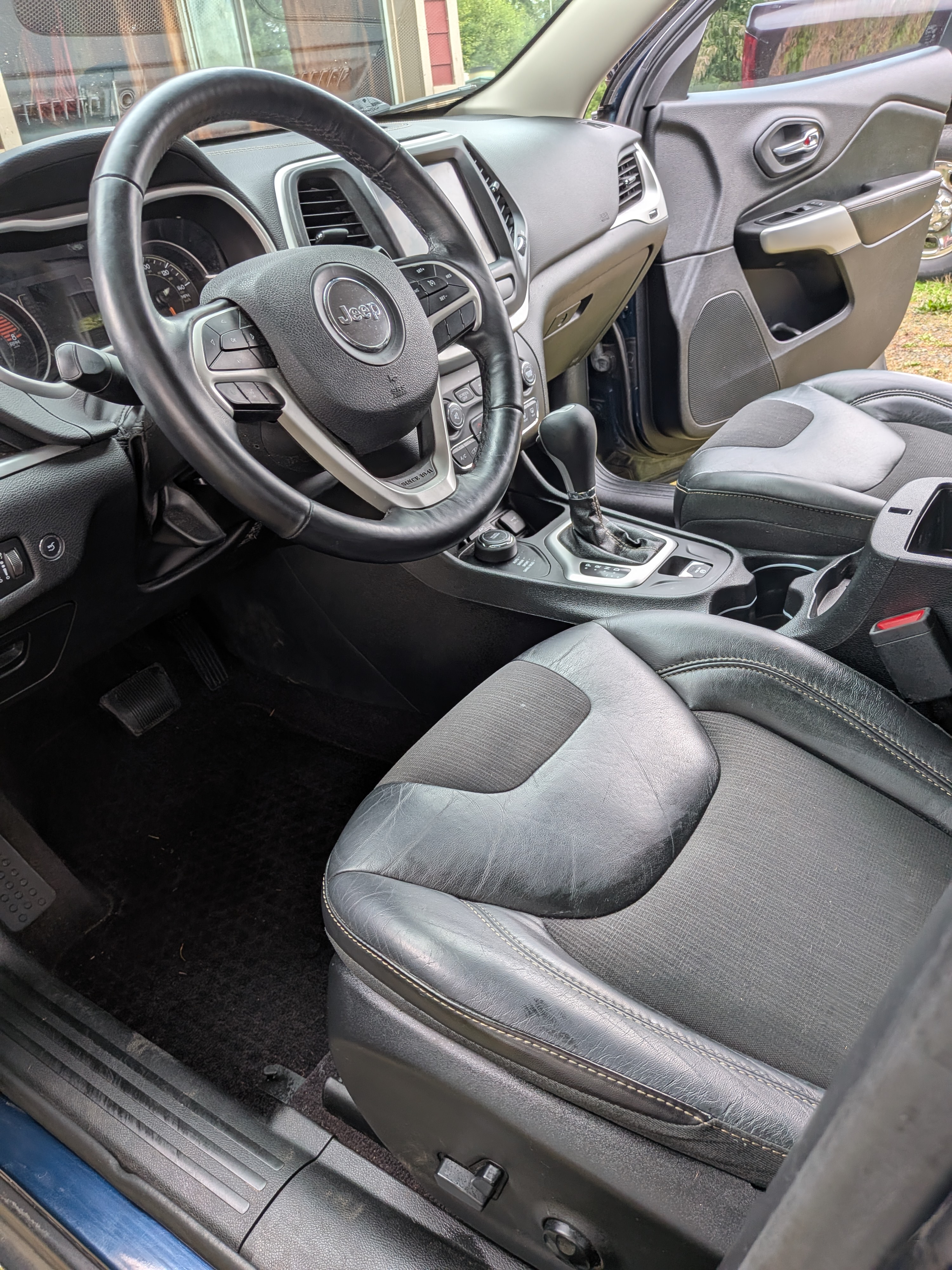 Used 2018 Jeep Cherokee Latitude Plus w/ Comfort/Convenience Group AWD/4WD image 8