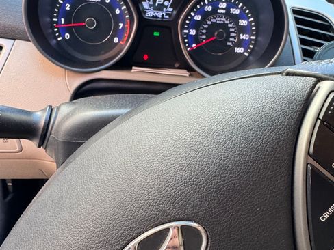 Used 2014 Hyundai Elantra Limited image 6