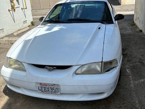 Used 1998 Ford Mustang Coupe RWD image 2