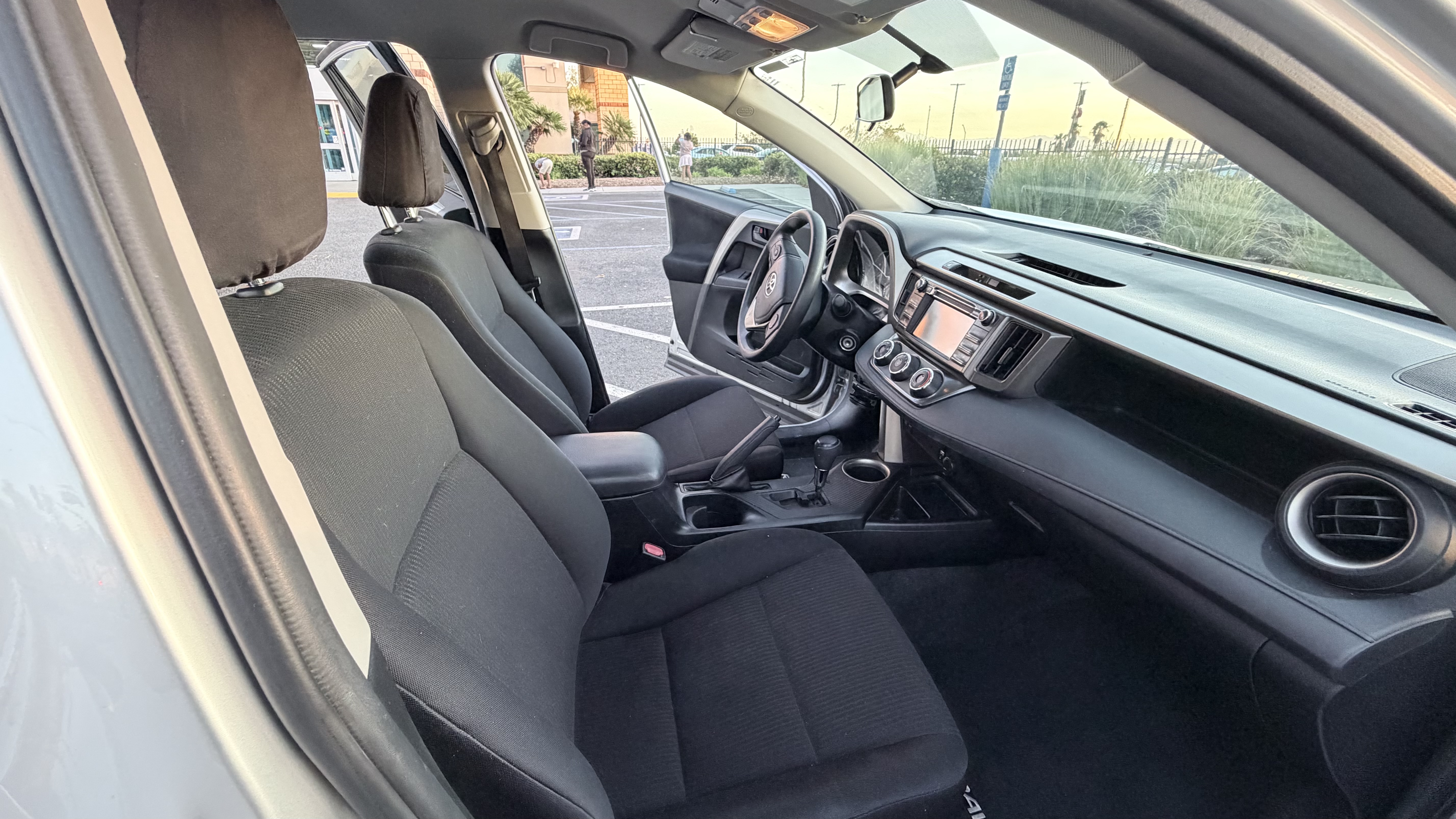 Used 2015 Toyota RAV4 LE FWD image 13