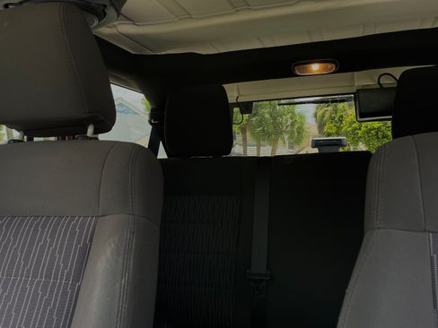 Used 2011 Jeep Wrangler Unlimited Sahara AWD/4WD image 18