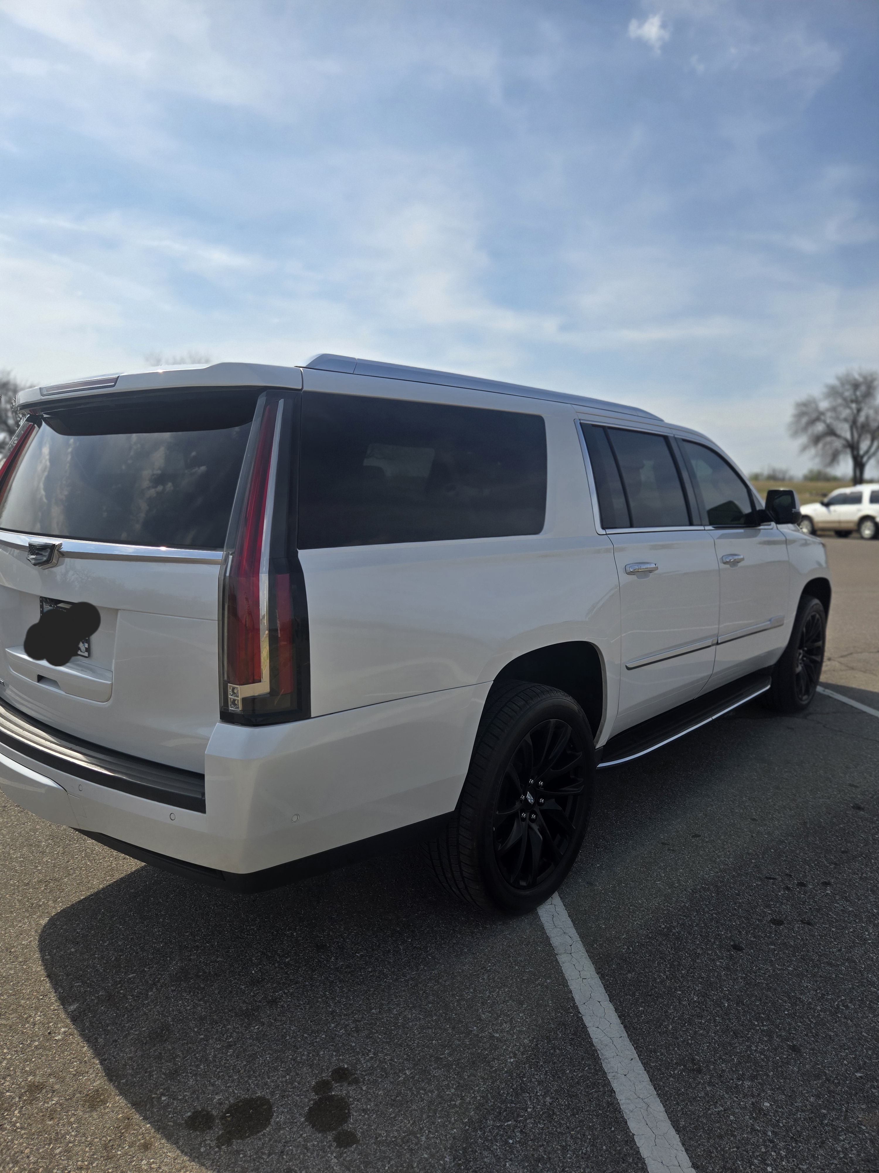 Used 2018 Cadillac Escalade ESV Luxury AWD/4WD image 5