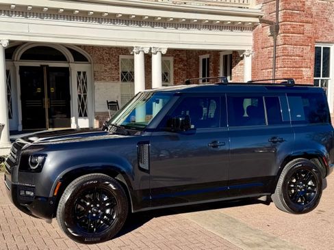 Used 2024 Land Rover Defender 110 X-Dynamic SE image 4