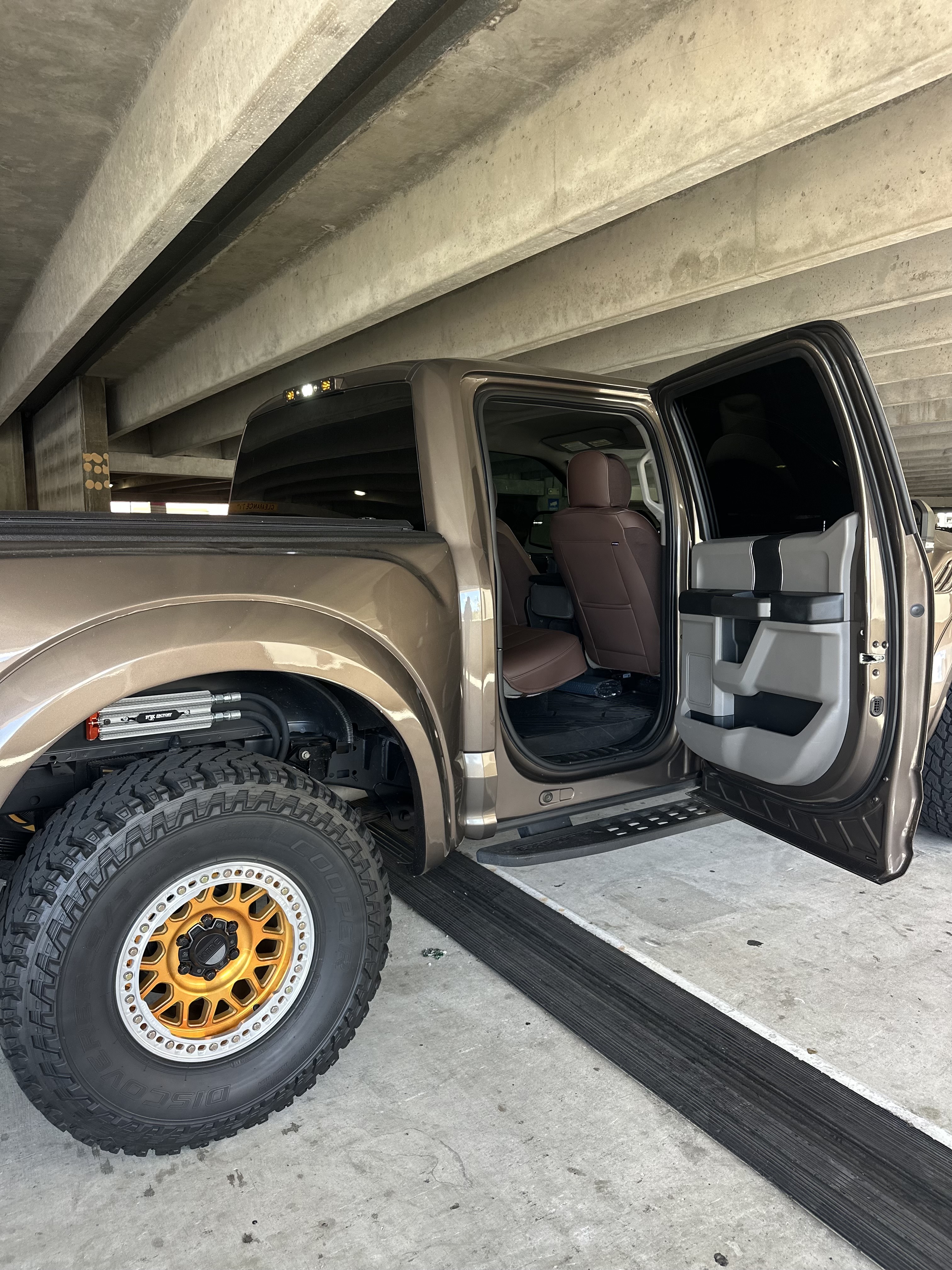 Used 2015 Ford F150 XLT w/ Equipment Group 301A Mid AWD/4WD image 9