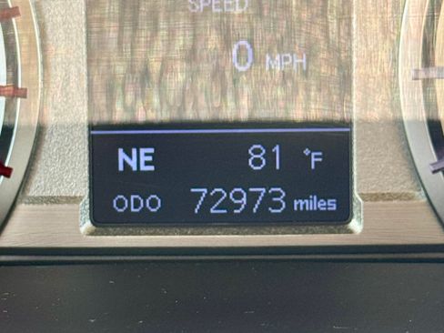 Used 2018 Toyota 4Runner SR5 AWD/4WD image 2