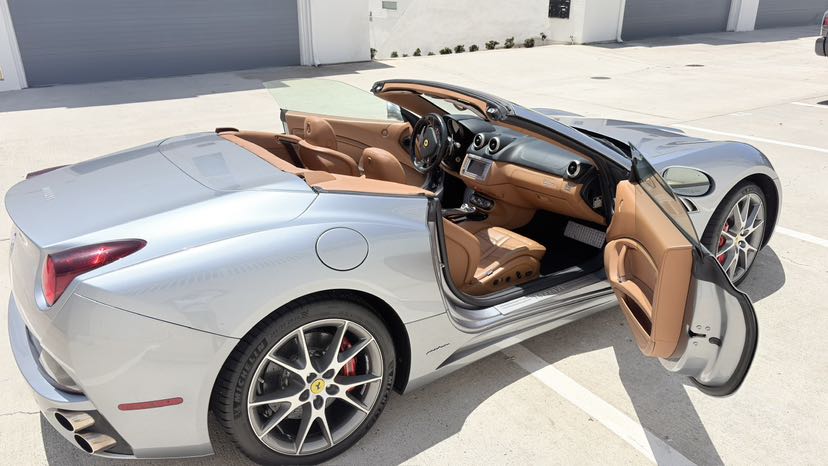 Used 2012 Ferrari California RWD image 10