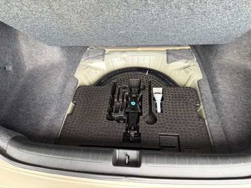 Used 2018 Honda Accord LX image 12