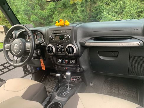 Used 2016 Jeep Wrangler Unlimited Sport w/ Quick Order Package 24S image 33