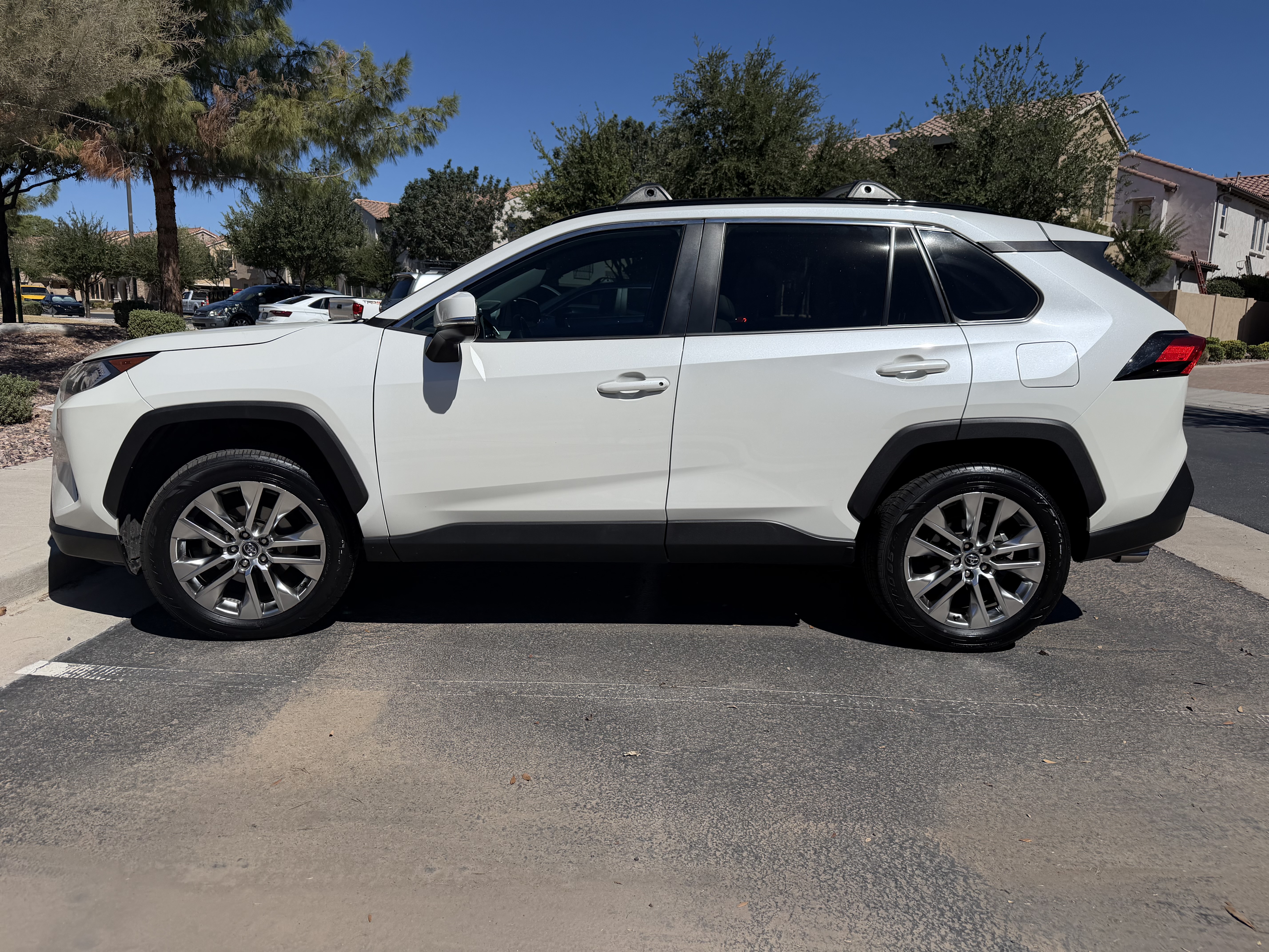 Used 2021 Toyota RAV4 XLE Premium AWD/4WD image 2