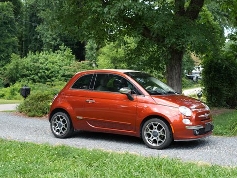 Used 2012 FIAT 500 Lounge w/ Luxury Leather Pkg FWD image 1