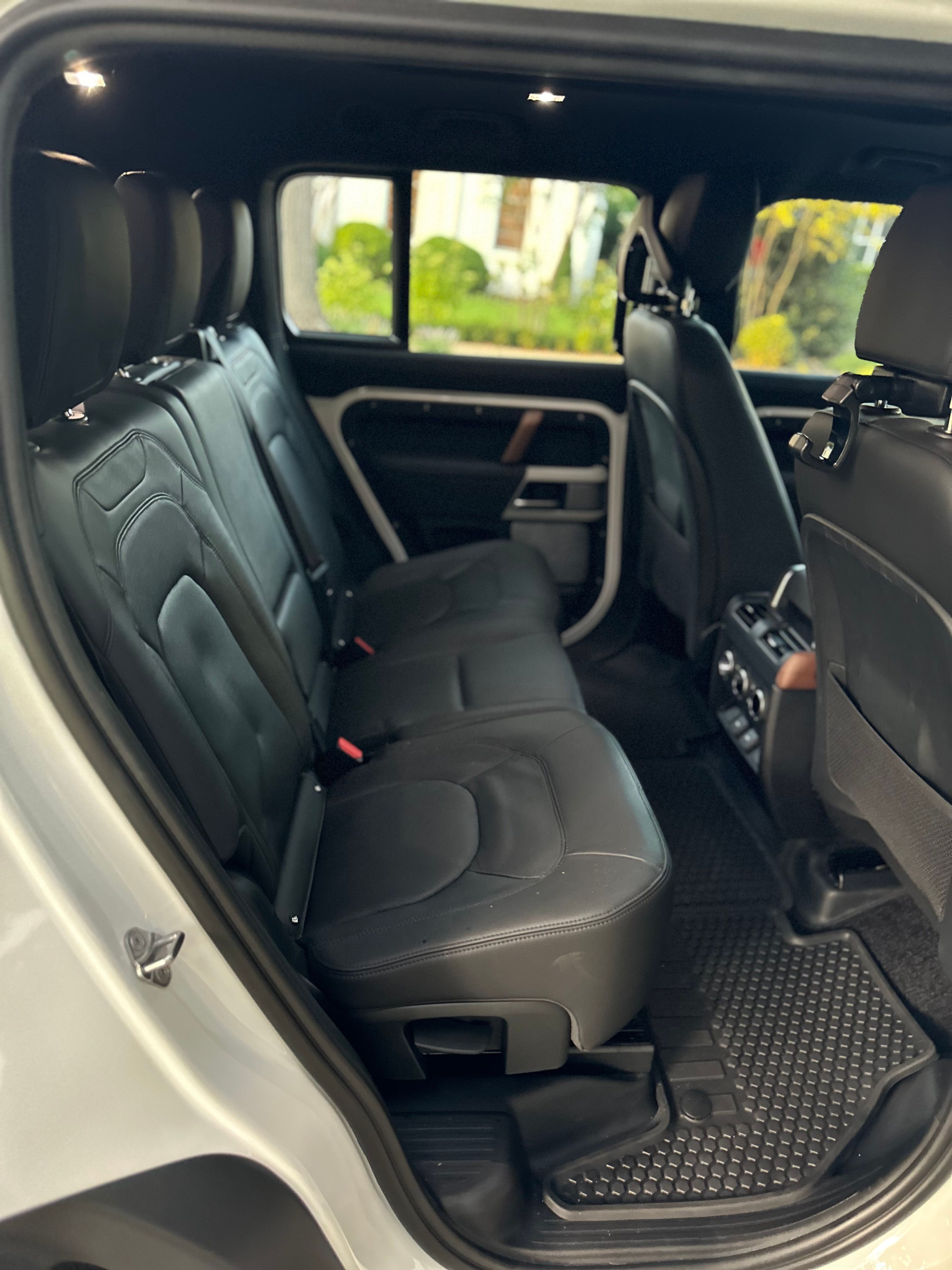 Used 2023 Land Rover Defender 130 SE AWD/4WD image 10