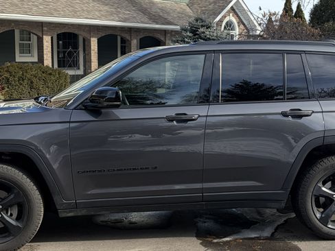 Used 2022 Jeep Grand Cherokee Altitude image 2