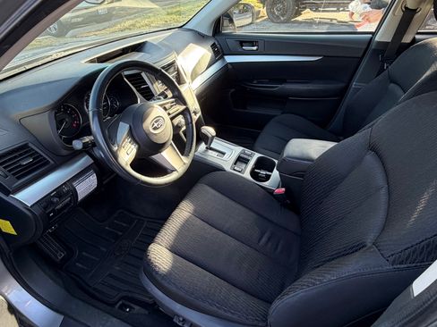 Used 2011 Subaru Outback 2.5i Premium AWD/4WD image 4