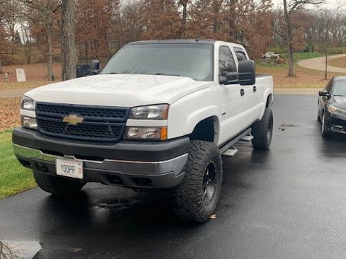 Used 2007 Chevrolet Silverado 2500 LT w/ Heavy-Duty Power Package image 2
