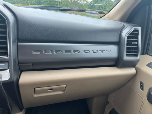 Used 2019 Ford F250 XLT w/ XLT Premium Package AWD/4WD image 11