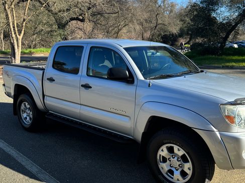 Used 2005 Toyota Tacoma PreRunner image 11