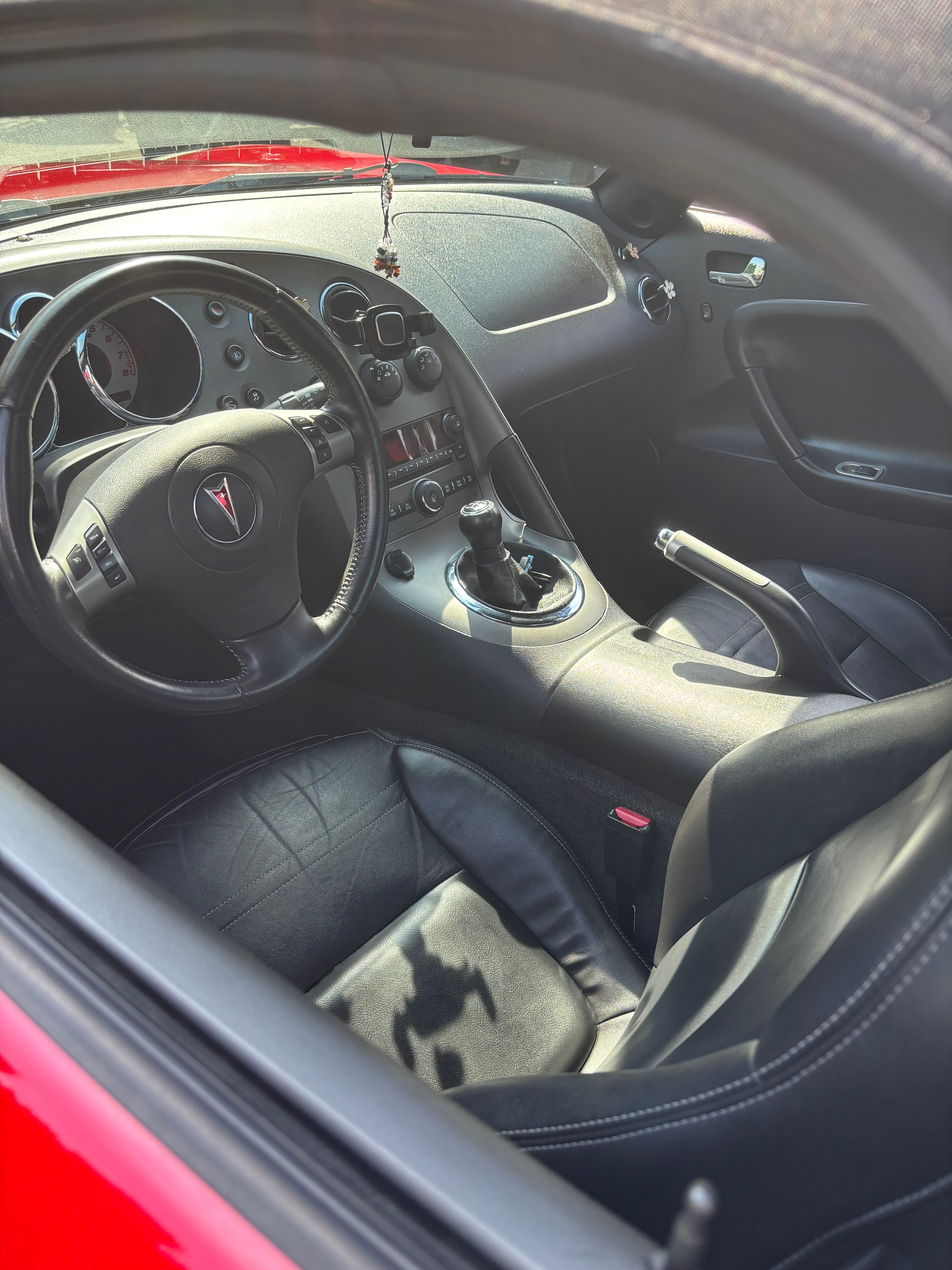 Used 2008 Pontiac Solstice Convertible w/ Premium Package RWD image 2